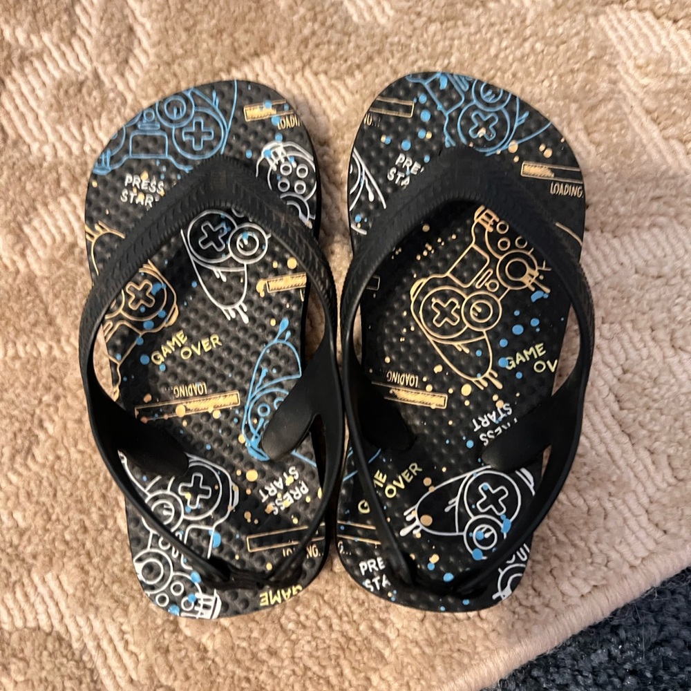 Target Boys Sandals Flip Flops Gamer Kids Sandals Beach Size 7/8